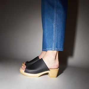 No. 6 clogs - size 37 - US 6